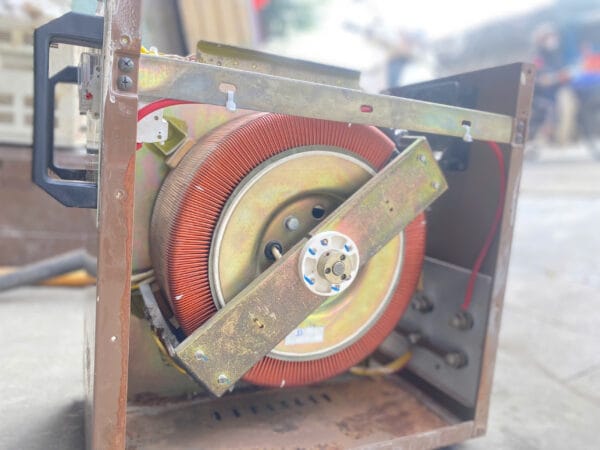 z6194399521777_7c2845eb89148d9d1cd05db480dc76c4 Lioa 1 Pha DRI - 15kVA (Hàng Đã Qua Sử Dụng) – Giải Pháp Ổn Định Điện Áp Đáng Tin Cậy