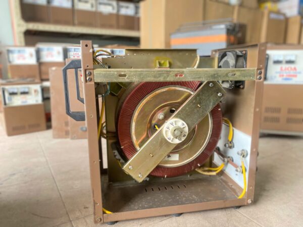 Ổn Áp Lioa 1 Pha 15kVA DRI-15000 – Hàng Cũ Nguyên Bản, Dải Rộng 90V–250V Giá Tốt